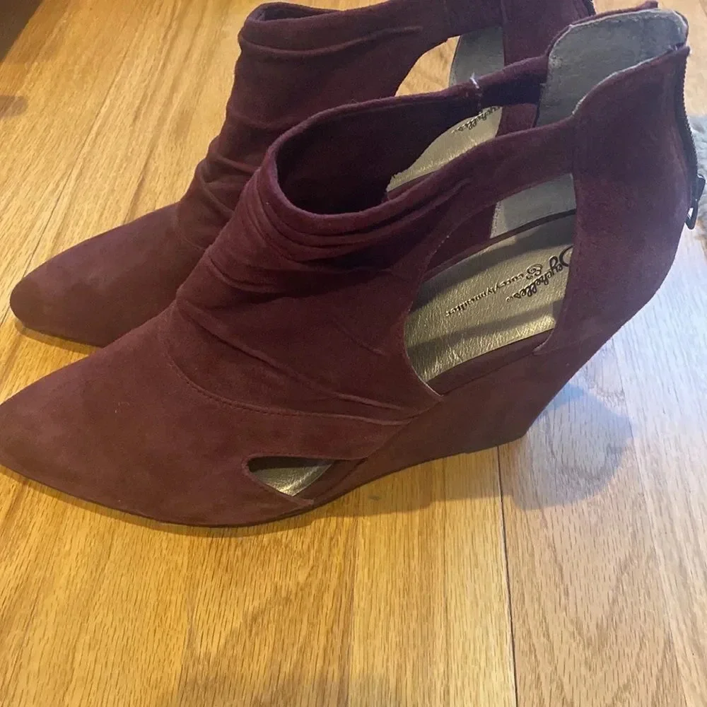 Seychelles x Corey Lynn Calter collab burgundy heels pointed, open areas sz 10